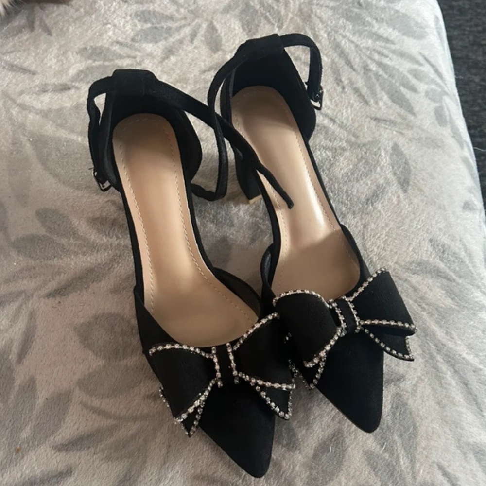 Elegant Black Heels with Rhinestone Bow